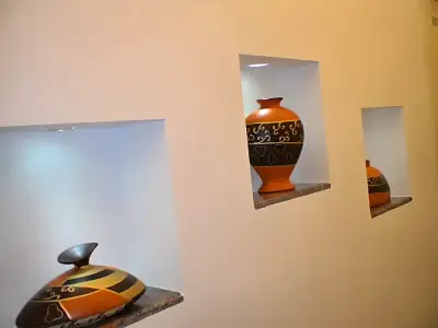 Apartament de inchiriere Sector 1 Bucuresti hol cu vaze